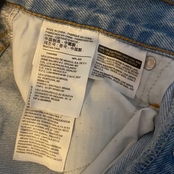 501 Distressed Levi’s - Picture 6 of 9